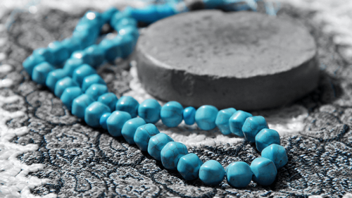 भाग्योदय और प्रेम संबंधों में आने वाली परेशानियों से बचने के लिए धारण करें ये चमत्कारी माला